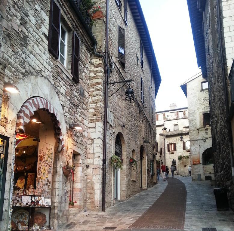 شقة Il Cortile Di San Rufino أسيسي الغرفة الصورة
