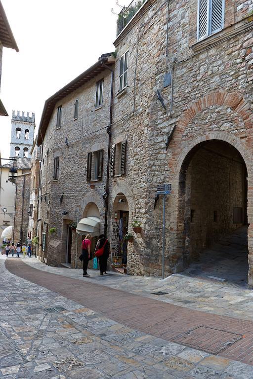 شقة Il Cortile Di San Rufino أسيسي الغرفة الصورة